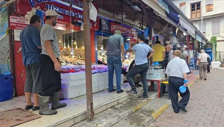 Denizlerde av yasağı sona erdi, Karabük’te balık tezgahları hareketlendi