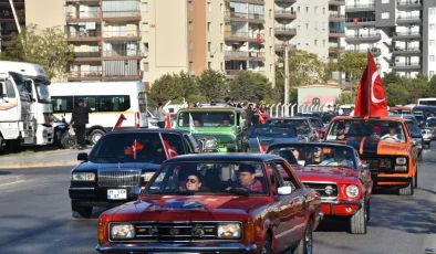 Cumhuriyet Bayramı’nda Klasik Otomobil Korteji İzmir’de Gerçekleştirildi