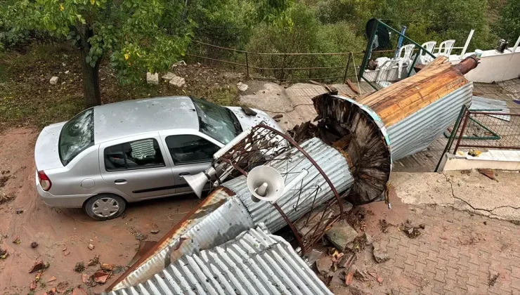 Fırtına, Safranbolu’da Cami Minaresini Devirip Hasara Neden Oldu