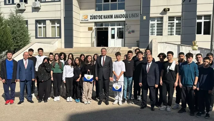 Karabük’te ‘Eğitim Kenti Karabük’ Projesi Kapsamında Öğrencilere Kitap Dağıtımı Devam Ediyor